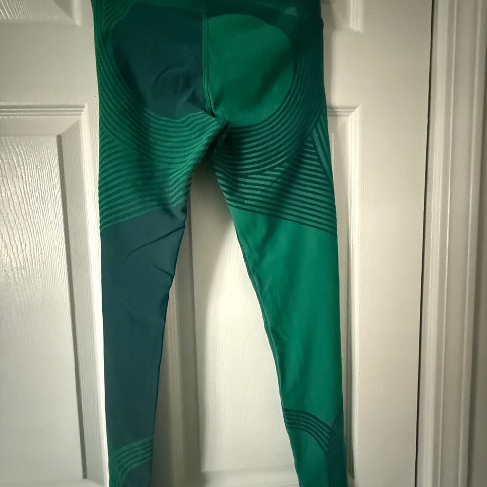 Vibrant Green Ombre Leggings for Active Wear